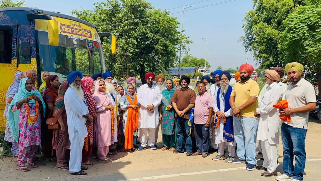 ਮੁੱਖ ਮੰਤਰੀ ਤੀਰਥ ਯਾਤਰਾ ਯੋਜਨਾ ਵਿਧਾਇਕ ਕੁਲਜੀਤ ਸਿੰਘ ਰੰਧਾਵਾ ਨੇ ਜਵਾਹਰਪੁਰ ਤੋਂ 51ਵੀਂ ਅਤੇ 52ਵੀਂ ਬੱਸ ਨੂੰ ਧਾਰਮਿਕ ਸਥਾਨਾਂ ਦੇ ਦਰਸ਼ਨਾਂ ਲਈ ਕੀਤਾ ਰਵਾਨਾ